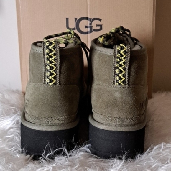 UGG Neumel Heritage Suede Platform Ankle Boots - NWOB - Picture 2 of 6